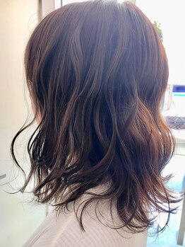 イザワ ヘアメイクサロン(izawa)の写真/【多治見】髪にツヤと潤いを与えてくれるお洒落カラーならお任せください♪色持ちとツヤが長続き☆