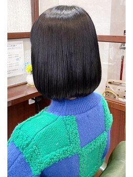 サロンデピレ 黒髪ストレート丸みボブ ツヤ髪ミディアム