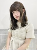 オリーブベージュ