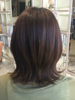 アシャ ヘアー ソリューション 神戸店(asha hair solution)の写真/【白髪ぼかしやハイライトで脱白髪染め◎】ただ黒く染めるだけでなく、明るいカラーで白髪を自然にカバー♪