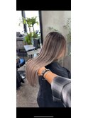 レイヤーボブハイライトブリーチレイヤーハイトーングレージュ
