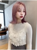 ミディアム　ボブ　外ハネ　ミルクティーピンク　顔周り　20代