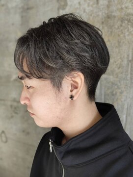 ソレイユ バイ アルフレッド(SOLEIL by alfRed) 夏【ブリーチ2回】　グレージュ　ツーブロック 刈り上げ メンズ