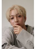 メンズヘアナチュラルセンターパート毛流れホワイトベージュ