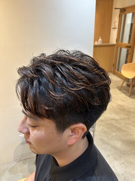 ソウスシア(SOURCE cia) 刈り上げショート×フェザーパーマ