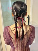 アンニュ(annuy)&nbsp;お呼ばれヘア 結婚式 20代 編みおろし ヘアセット 三つ編み