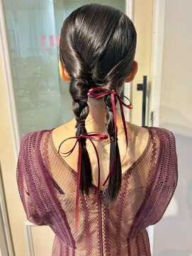 アンニュ(annuy) お呼ばれヘア 結婚式 20代 編みおろし ヘアセット 三つ編み
