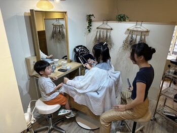 hair&relax salon UMIの写真/周りを気にせず過ごせる2席だけのプライベートサロン*お子様連れも大歓迎です♪