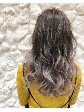 モアナ バイ ヘッドライト 武蔵小杉店(Moana by HEADLIGHT) バレイヤージュ#グレーアッシュ#イメチェン#大人可愛い