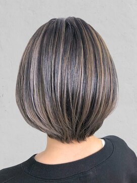 シウン(SIUN.) 【siun. 京都駅】コントラストハイライトボブ