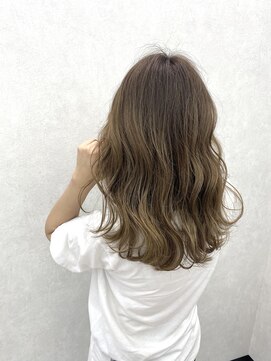 スイ(sui) ミディアムヘアー