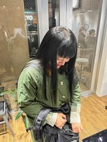 ブルーブラック　黒髪ロング　ぱっつん前髪　ロングヘア