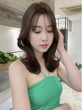 フォンズ(FONS) 韓国ヘア シースルーバング　ツヤ髪 くびれミディ 顔周りカット