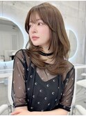 内巻きワンカールミディアムレイヤーカットくすみベージュカラー
