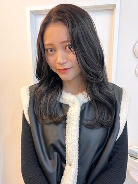 ユニバイリサ 天神大名店(uni by risa) ダークグレージュ センターパート 小顔カット 黒髪 くびれ巻き