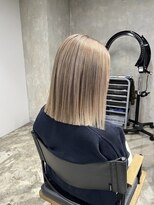 エラ(ere) ホワイトミルクティー ベージュカラー ハイトーンボブ