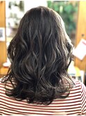 ブルーグレージュ×大人かわいいセミウェットウェーブ