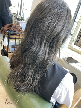 ロストシティ 横浜(LOST CITY) 透明感◎サファイヤブルー