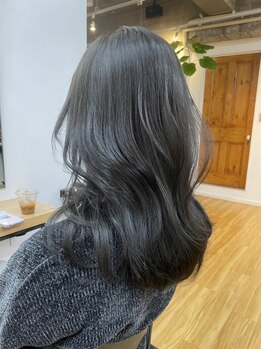 ローラン(Rollant.)の写真/大人女性から高い支持を得る実力派ヘアサロン。豊富な薬剤からお客様に合ったカラーをご提案致します。
