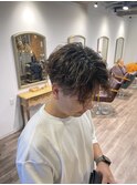 センターパート×波打ちパーマ
