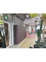 広々とした受付で心地の良い美容室時間を[ブリーチ/ダブルカラー/インナーカラー/髪質改善/前髪カット]