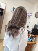 ハイライトカラーミルクティーベージュレイヤーカット