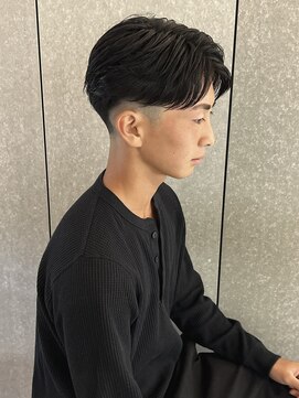 ニアウ 太田店(Niau) メンズセンターパート刈り上げフェードニュアンスパーマ