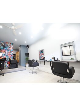 ダメージレスにこだわりたい大人女性必見◎髪と地肌に優しいオーガニックカラーで、理想の色味とツヤを実現