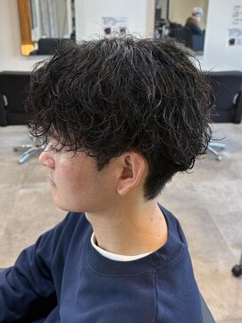 ヒュイル バイ ニアウ(Hwyl by Niau) MEN’S HAIR/スパイキーショート/刈り上げショート/伊勢崎