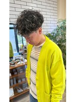 シフト(SHEEFT)&nbsp;スパイラルパーマ刈り上げツーブロックメンズヘアダブルカラー
