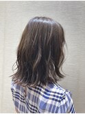 切りっぱなしボブ×ペールアッシュ×くせ毛風パーマ