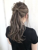 アイヴィー(IVY)&nbsp;ナチュラルグレージュハイライト×ポニーテール