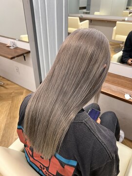 シカ 神戸三宮元町店(Cica) アッシュ ベージュ ブリーチ 髪質改善 艶髪 美髪 三宮 下山手通