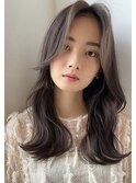 韓国風レイヤーカット外ハネセンターパートグレージュ根元パーマ