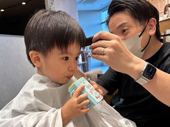 スリーランドメゾン 鶴見区横堤(THREELAND maison)の写真/【お子様連れのママ・パパも歓迎】お子さまと一緒にサロンTIMEを過ごしませんか／キッズカットが人気