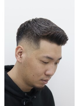 ダリーサード(DALIE third) フェザーアップミドルフェードクルーカット