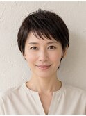 恵比寿で人気の白髪ぼかし大人ナチュラルショート-5歳見え