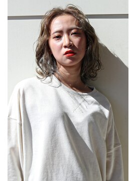 ビーワールド(B WORLD) センターパートのおしゃれクシュクシュ簡単ミディアム【藤枝】