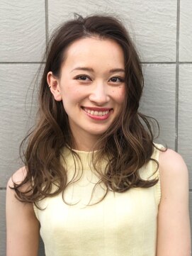 テュケー(TYCHE) モテ髪レイヤースタイル/小顔カット/シアーベージュ/前髪なし