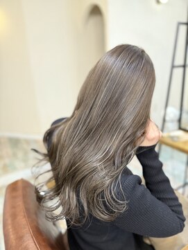 リノカヒリ(Lino kahili) 細めハイライトグレージュ