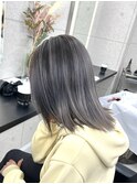 シャドールーツ/ダークシルバー/ナチュラルなバレイヤージュ