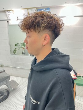 ウェルネス(Wellness) スキンフェードツイストスパイラルツーブロックマッシュ75