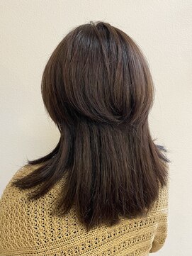 ギャロップヘアー 個性的ウルフカット×フォギーベージュカラー