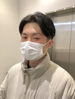 簡単セットのツーブロックセンターパート