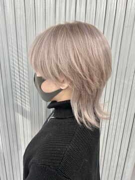 キバ(kva) ▽□□▽ウルフカット×グレージュ