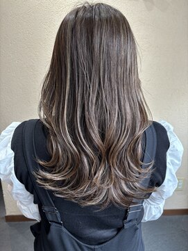 セレスト なんば店(CELESTE) レイヤーカットにハイライト。