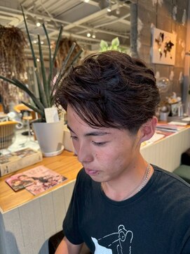 ギネス(Giness) フェザーパーマアップバング×ナチュラルパーマスタイル