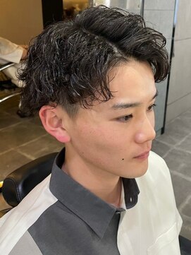 ディスイズバーバー(THIS IS BARBER) ツイストスパイラルパーマ ツーブロック 眉カット 20代