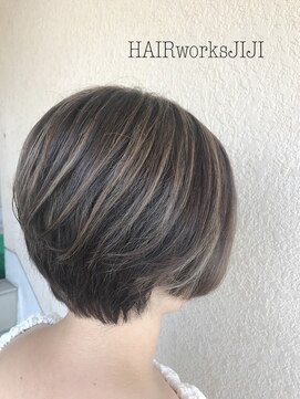 ヘアーワークス ジジ(HAIR works JIJI) 大人ショート　×　スモークグレーハイライト