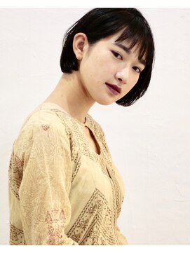 エニ(eni) 黒髪ショートは細い束感や髪の隙間抜け感を作りましょう